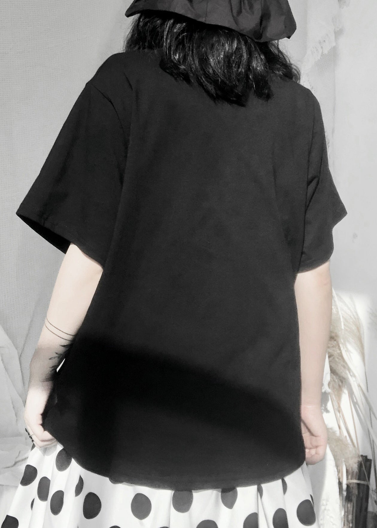 Simple Black O-neck Wrinkled Low High Design T Shirt Short Sleeve