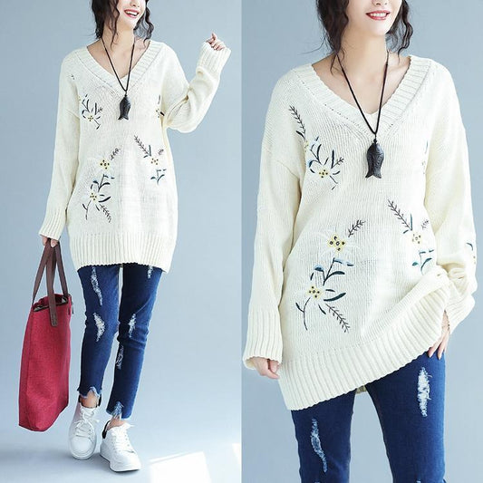 White Embroidery Knit Dresses V Neck Sweater Dress