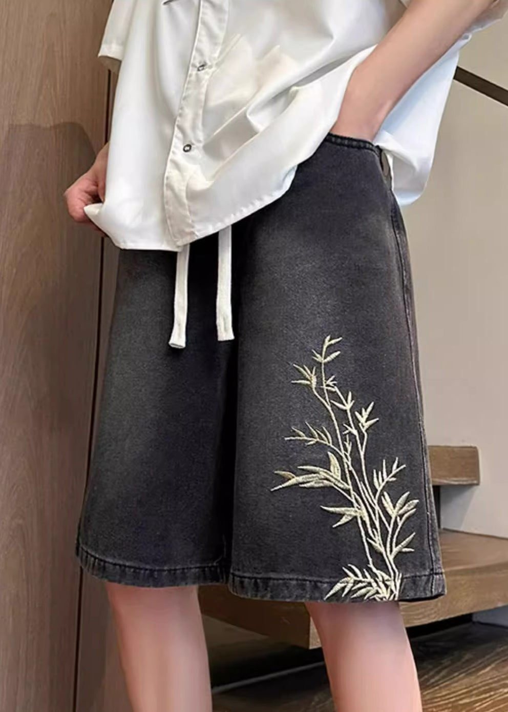Black Pockets Elastic Waist Denim Summer Shorts Embroideried