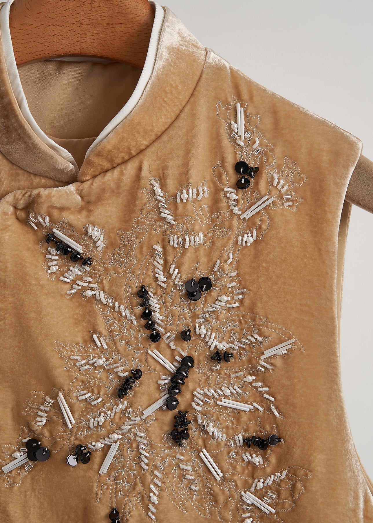 Yellow Embroidered Nail Bead Silk Velour Vests Spring