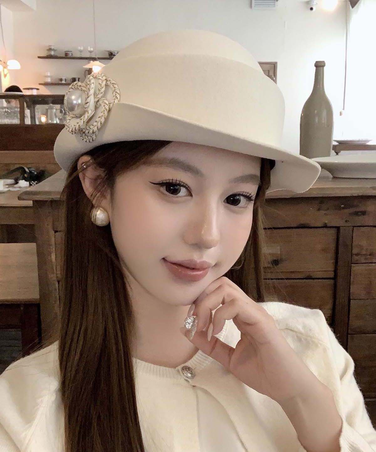 Classy Black Pearl Woolen Cloche Hat
