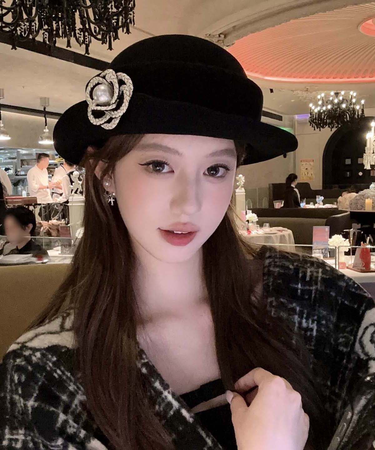 Classy Black Pearl Woolen Cloche Hat