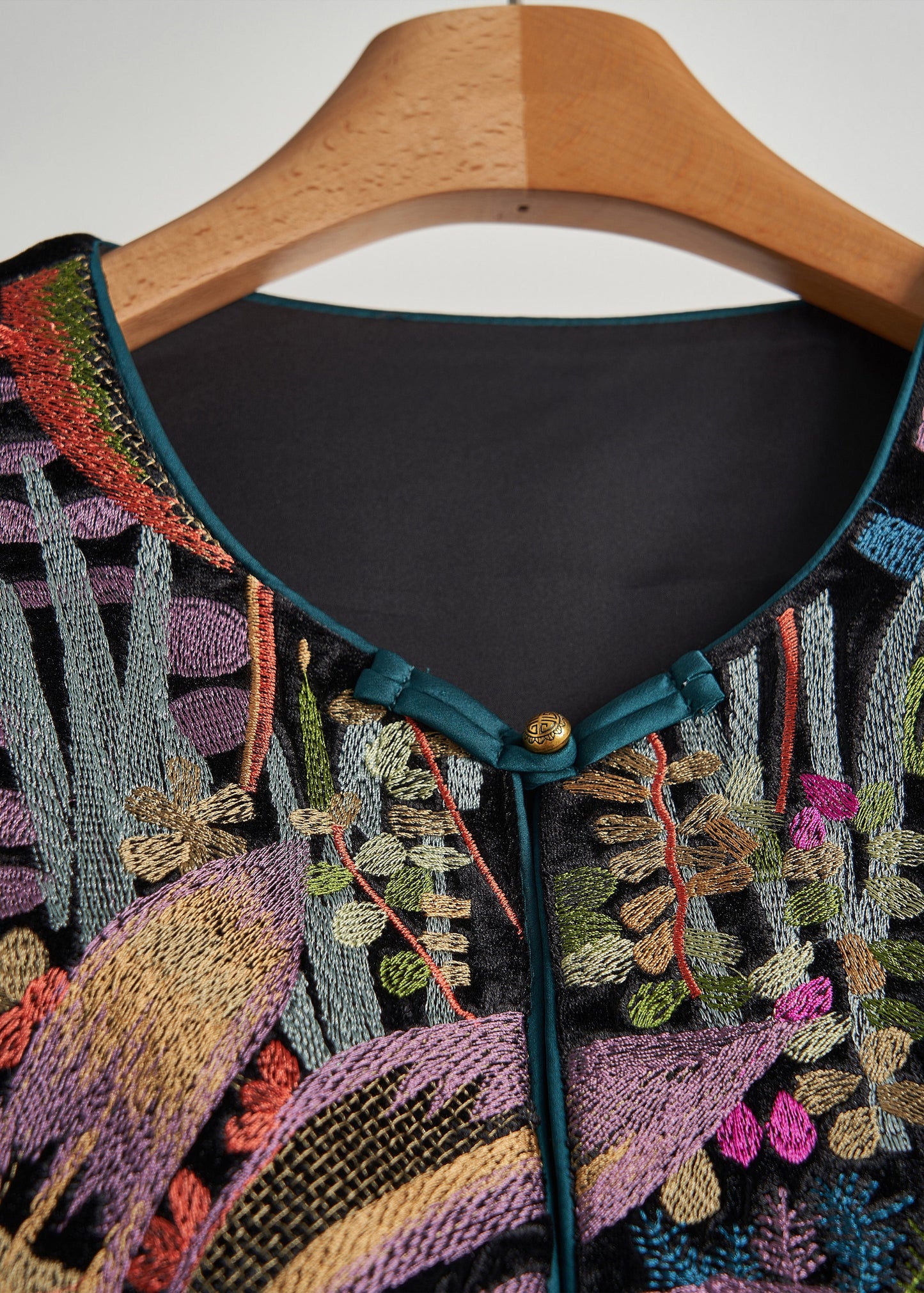 Handmade Black Embroideried Chinese Button Silk Velour Vests Spring