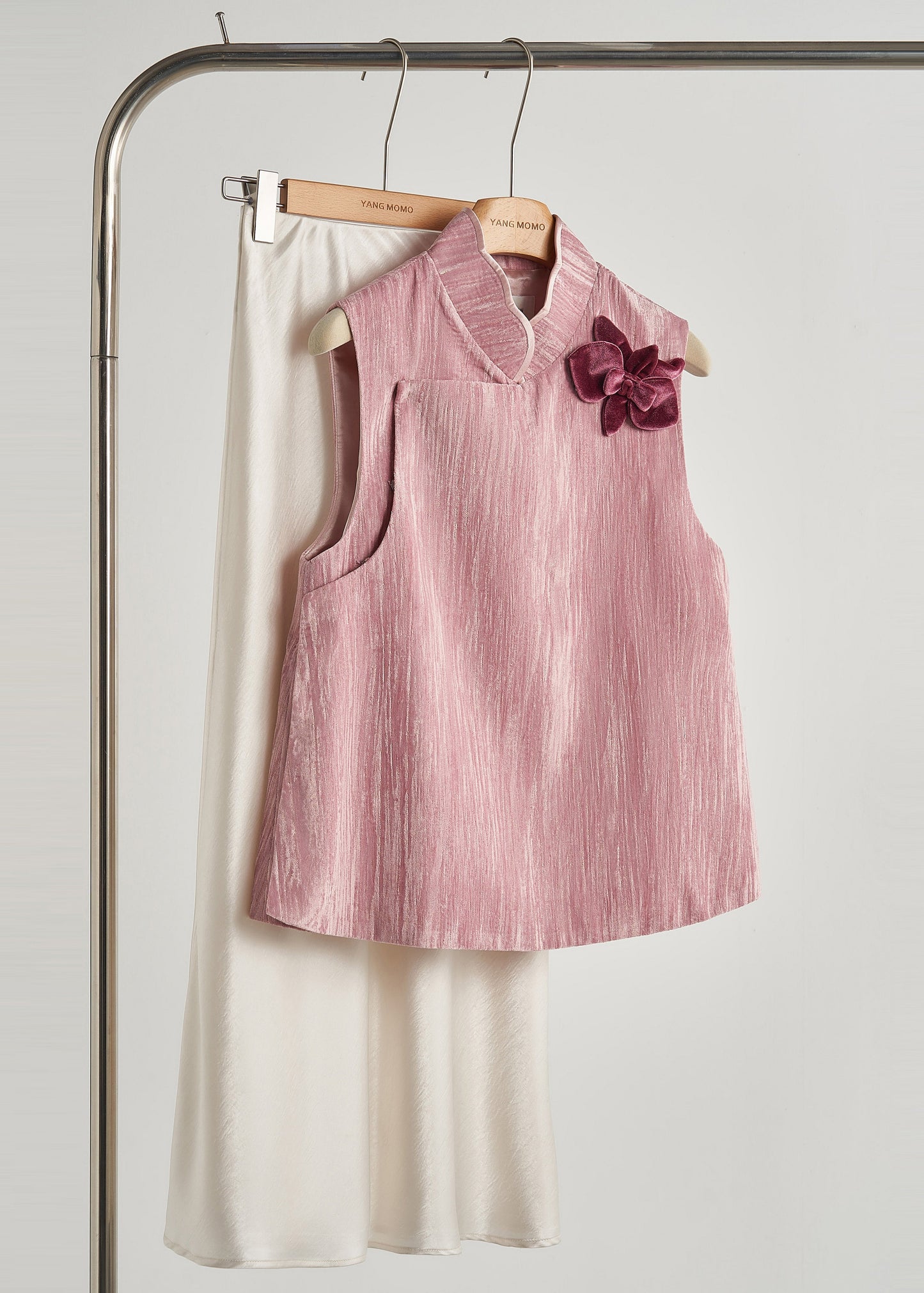 Unique Rose Decorated Silk Velour Vests Spring