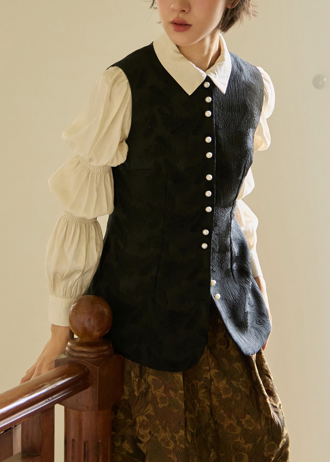Black O Neck Jacquard Button Silk Vest Sleeveless