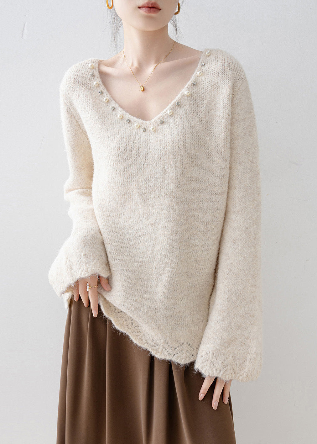 White V Neck Nail Bead Knit Pullover Spring