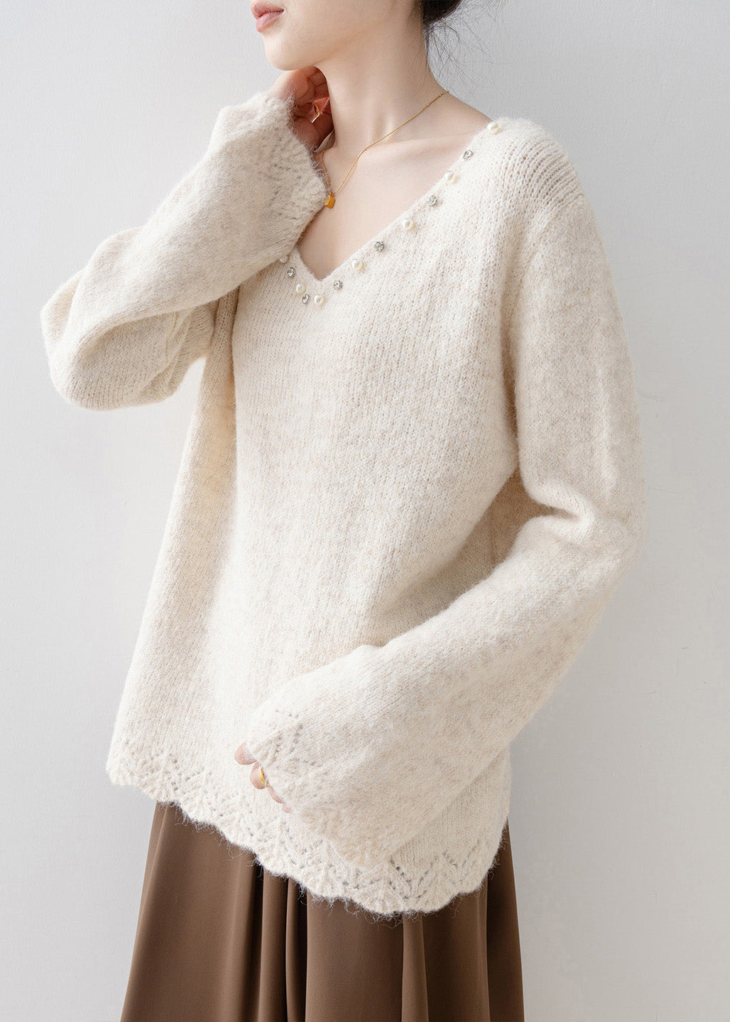 White V Neck Nail Bead Knit Pullover Spring